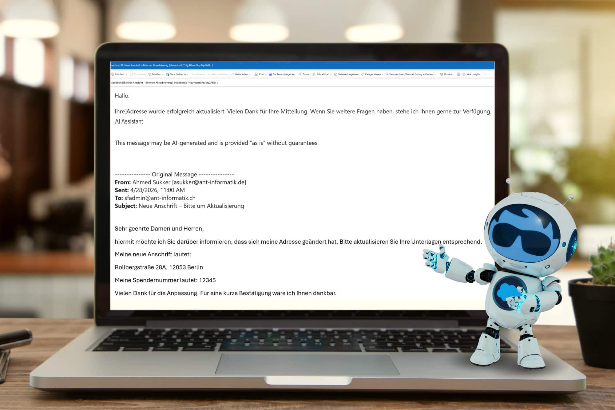 Auf einem Laptop ist eine automatisch erstellte Antwort eines KI-Assistenten auf eine Adressänderung zu sehen; rechts daneben steht der Salesforce Agentforce Roboter Assistent